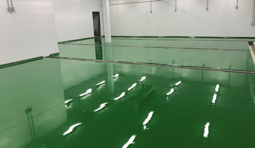 Food and
            beverage facility in Toronto with green epoxy flooring