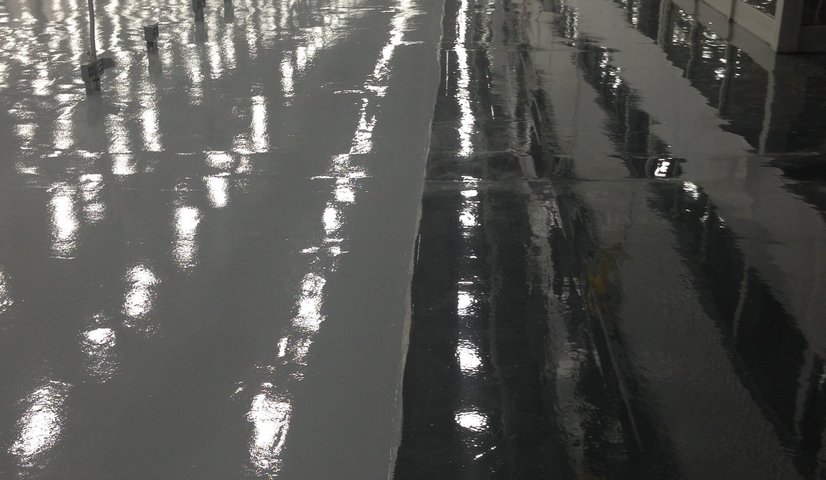 Gray and black epoxy flooring in Toronto industrial warehouse